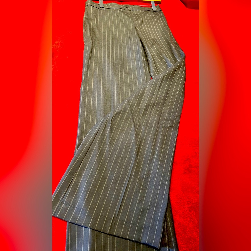 Theory trouser in Dark grey-charcoal size 2-4. Straight leg, pinstriped design.